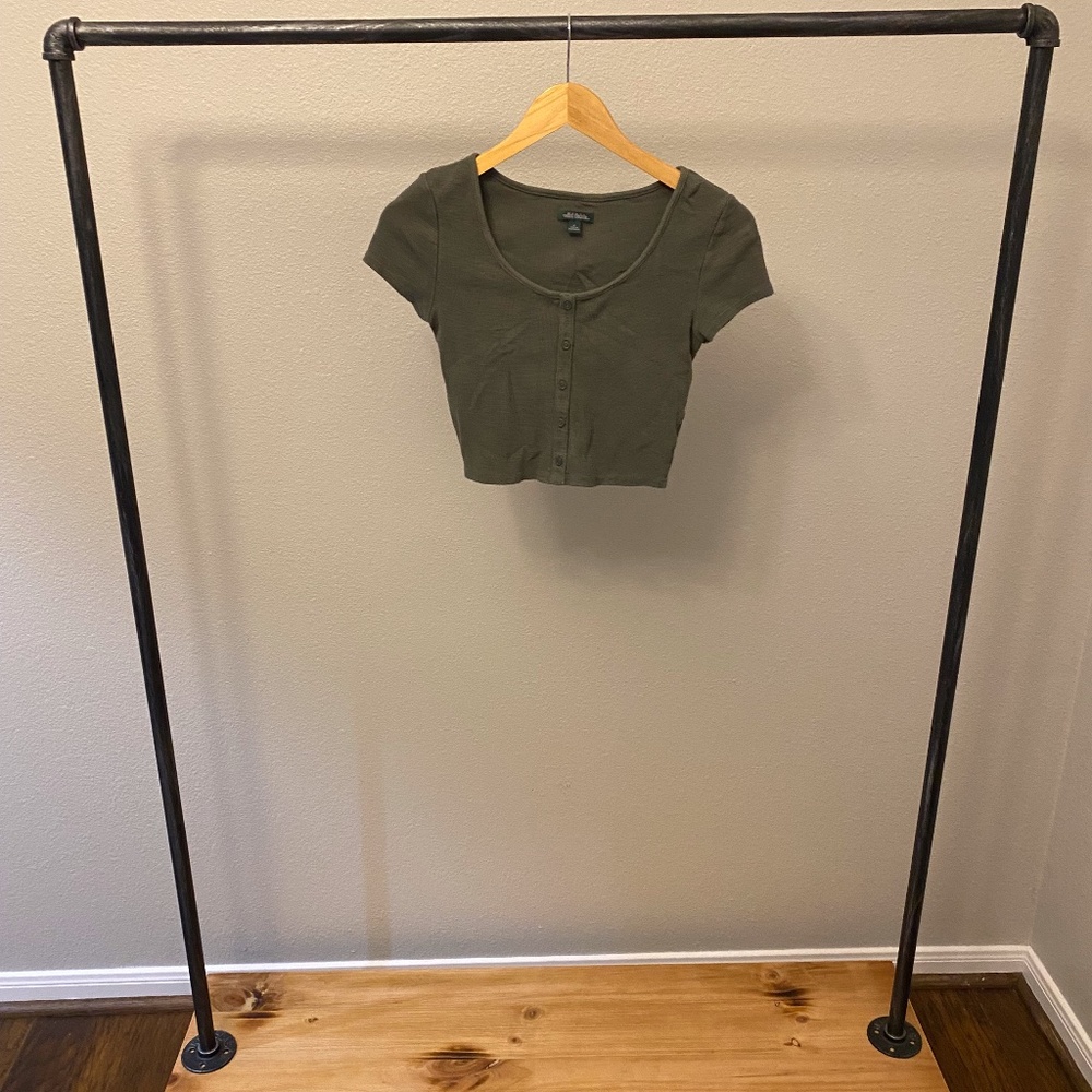 Green Top with buttons- cropped, fitted